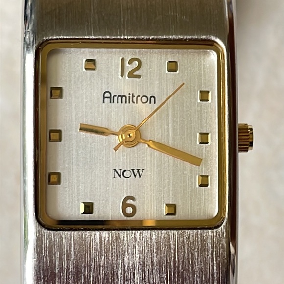 Armitron lady battery water resistant - Picture 1 of 8